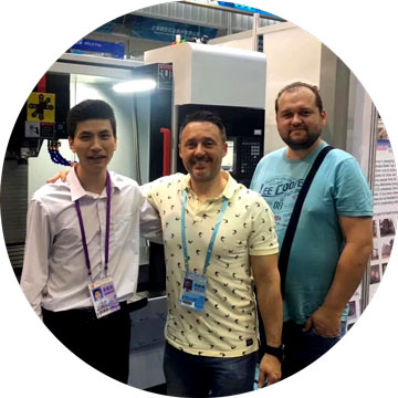 Overseas client Arnold Zimmermann came to visit DT's 3D printing factory
